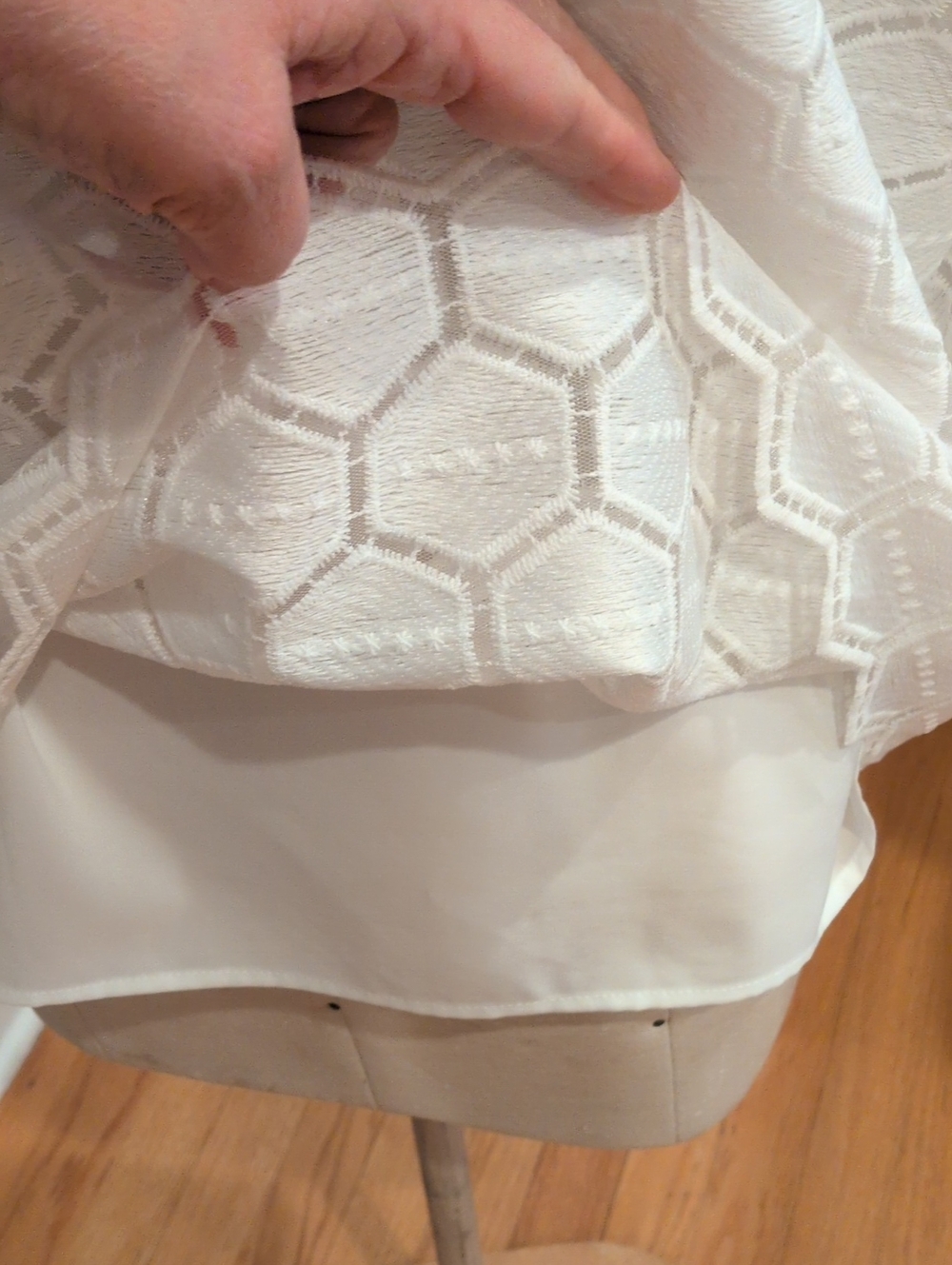 New Anne Klein White Lace Textured Lace Hexagon Top 16 - Picture 8 of 12